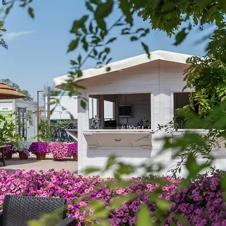 Marina Azzurra فندق لينانو سابيادورو